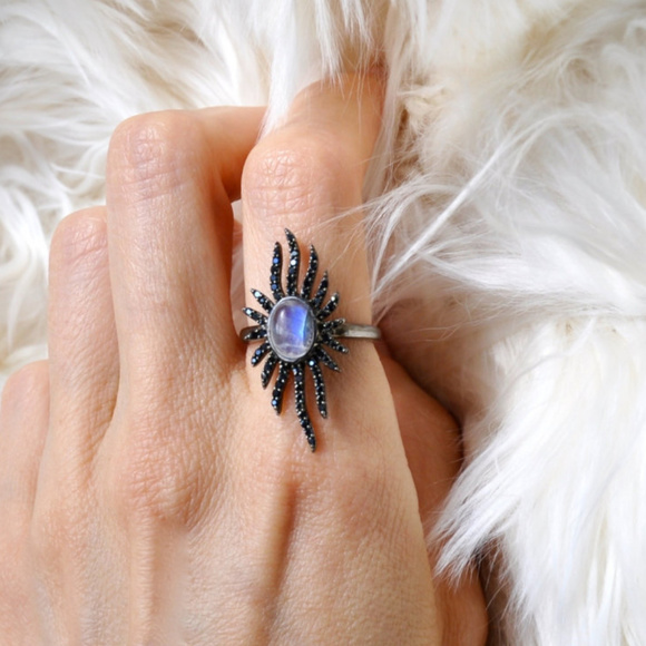 Black Spinel & Rainbow Moonstone Ring - Picture 4 of 4